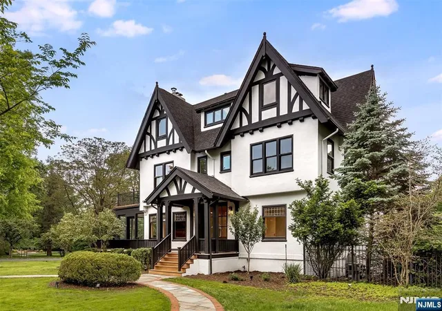 49th image of 2 Russell Ter, Montclair, NJ 07042 | MLS# 26019310