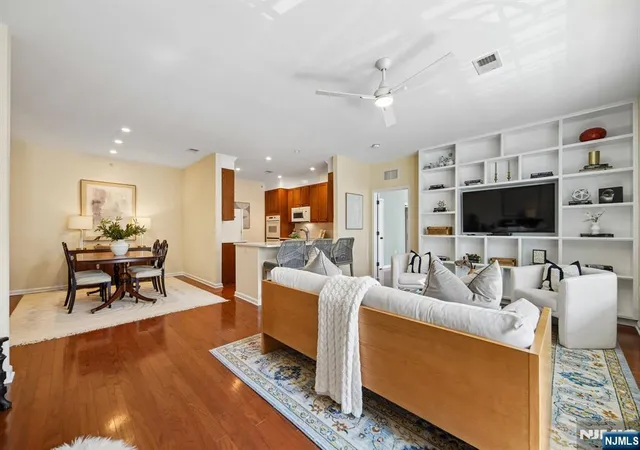 3rd image of 4 Quarry Dr #B2, Woodland Park, NJ 07424 | MLS# 26019326