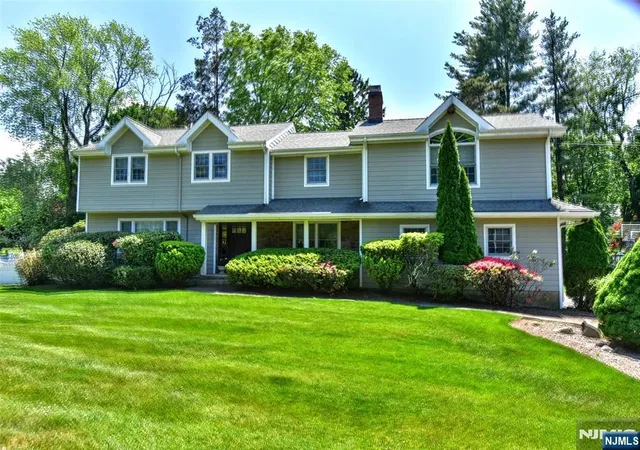 Homes for sale in Woodcliff Lake, NJ | 3 Avon Pl, Woodcliff Lake, NJ 07677 | MLS# 26019363