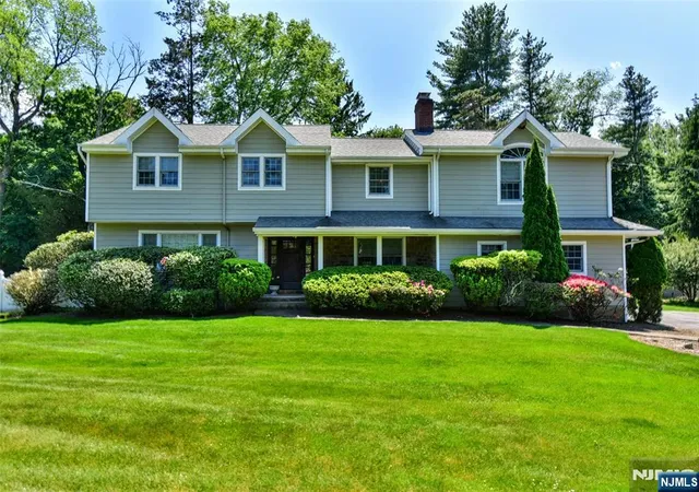 Homes for sale in Woodcliff Lake, NJ | 3 Avon Pl, Woodcliff Lake, NJ 07677 | MLS# 26019363