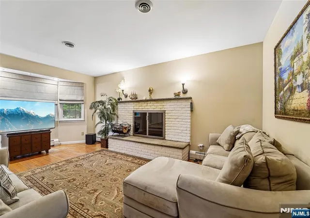 Homes for sale in Upper Saddle River, NJ | 105 Deerhorn Ct, Upper Saddle River, NJ 07458 | MLS# 26019470