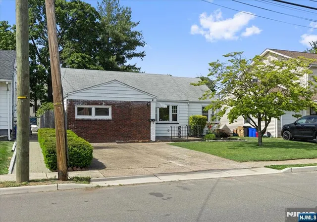 4th image of 29 Graham Ter, Saddle Brook, NJ 07663 | MLS# 26019502