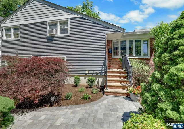 Homes for sale in Bergenfield, NJ | 19 Thames Blvd, Bergenfield, NJ 07621 | MLS# 26019514