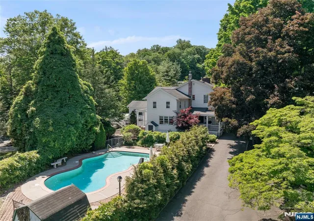 Homes for sale in Woodcliff Lake, NJ | 16 Pascack Rd, Woodcliff Lake, NJ 07677 | MLS# 26019525