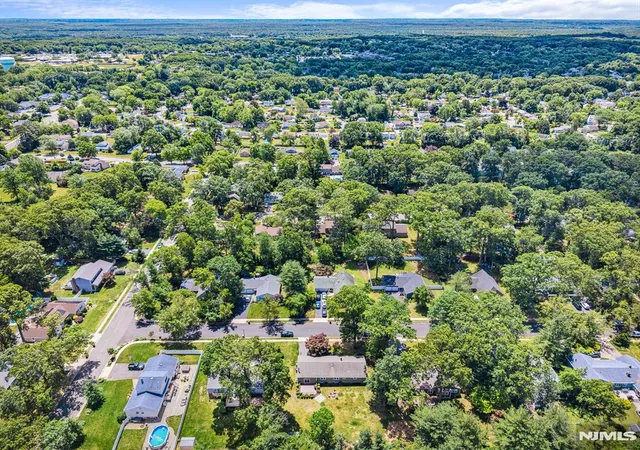 34th image of 5 Camelot Dr, East Brunswick, NJ 08816 | MLS# 26019552