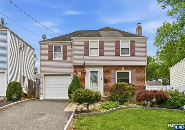 Homes for sale in Teaneck, NJ | 32 Lerome Pl, Teaneck, NJ 07666 | MLS# 26019560