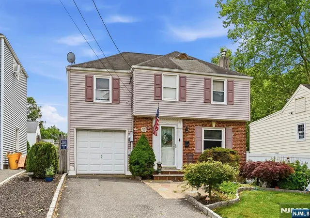 Homes for sale in Teaneck, NJ | 32 Lerome Pl, Teaneck, NJ 07666 | MLS# 26019560