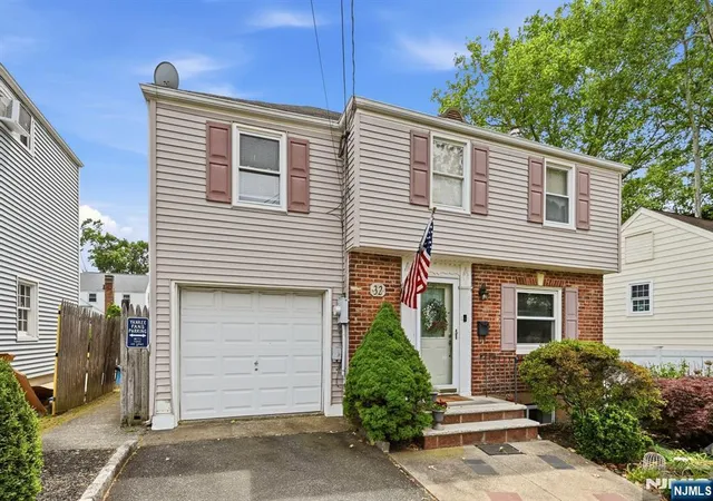 Homes for sale in Teaneck, NJ | 32 Lerome Pl, Teaneck, NJ 07666 | MLS# 26019560