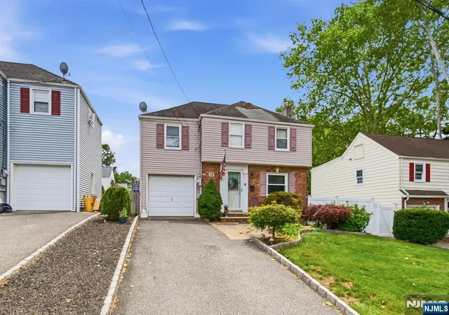 Homes for sale in Teaneck, NJ | 32 Lerome Pl, Teaneck, NJ 07666 | MLS# 26019560
