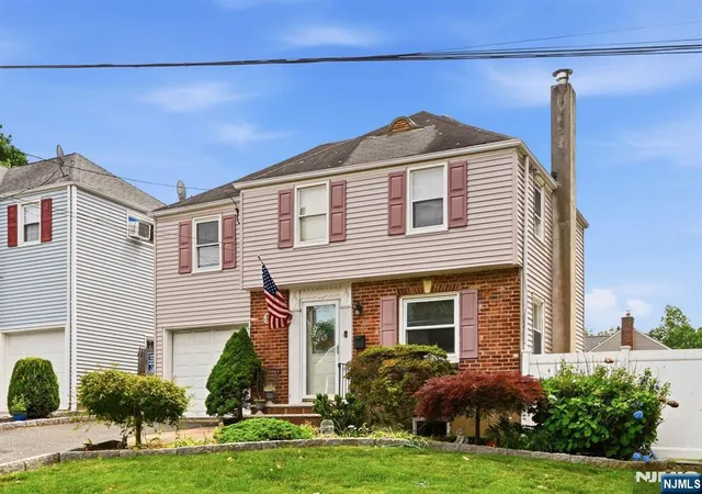 Homes for sale in Teaneck, NJ | 32 Lerome Pl, Teaneck, NJ 07666 | MLS# 26019560