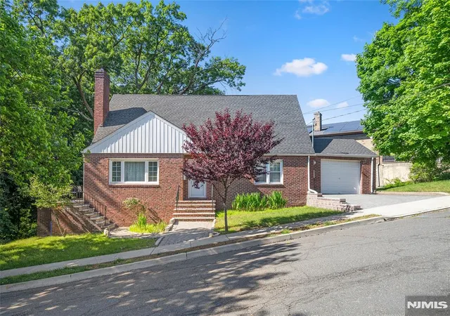 Homes for sale in Ridgefield, NJ | 553 Ray Ave, Ridgefield, NJ 07657 | MLS# 26019621