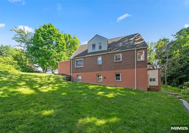 Homes for sale in Ridgefield, NJ | 553 Ray Ave, Ridgefield, NJ 07657 | MLS# 26019621