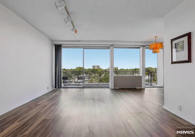3rd image of 3 Horizon Rd #1021, Fort Lee, NJ 07024 | MLS# 26019639