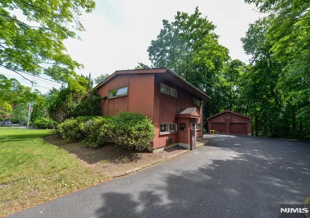 Homes for sale in Wyckoff, NJ | 235 Godwin Ave, Wyckoff, NJ 07481 | MLS# 26019643