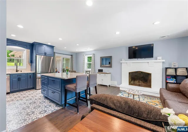 3rd image of 16 Sioux Trl, Denville Township, NJ 07834 | MLS# 26019659