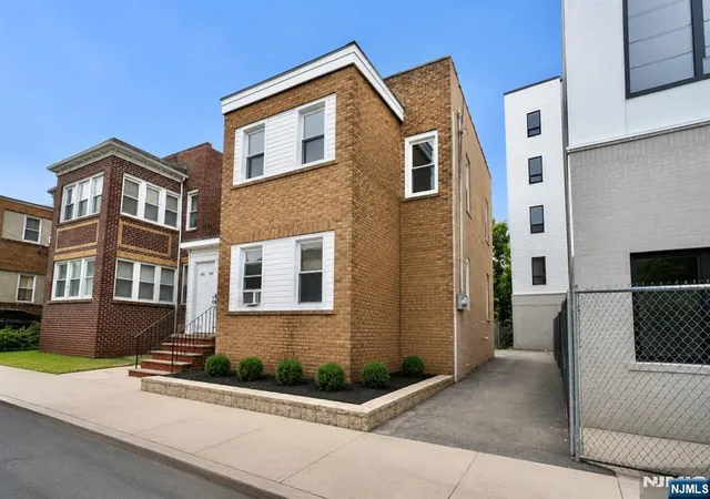 Homes for sale in Newark, NJ | 395 S 15th St, Newark, NJ 07103 | MLS# 26019702