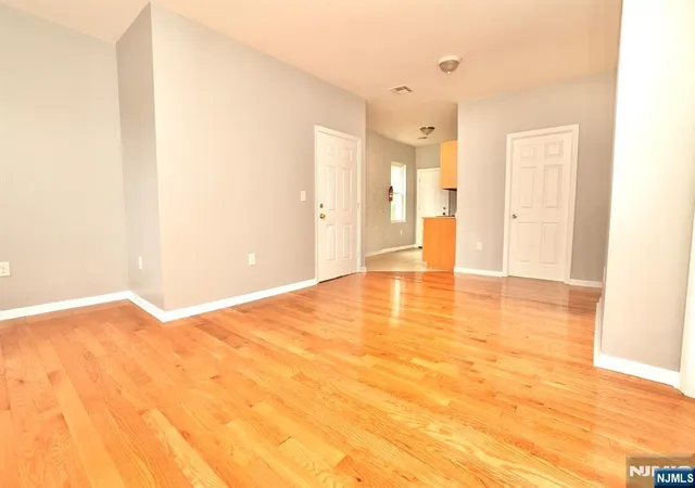4th image of 395 S 15Th St, Newark, NJ 07103 | MLS# 26019702