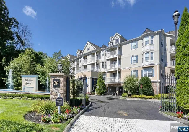 Homes for sale in Rochelle Park, NJ | 175 Rochelle Ave #321, Rochelle Park, NJ 07662 | MLS# 26019720