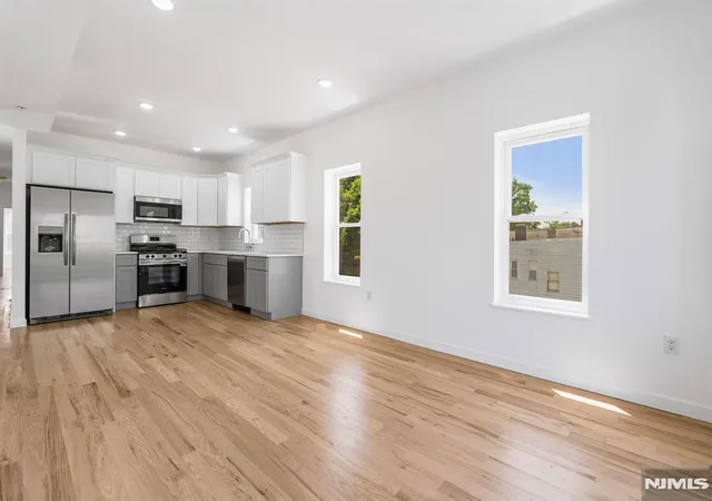 Listing Photo 2 - Condo for sale in building located at 840 S 19th St, Newark, NJ 07108