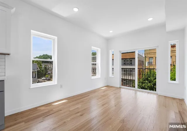 Listing Photo 4 - Condo for sale in building located at 840 S 19th St, Newark, NJ 07108