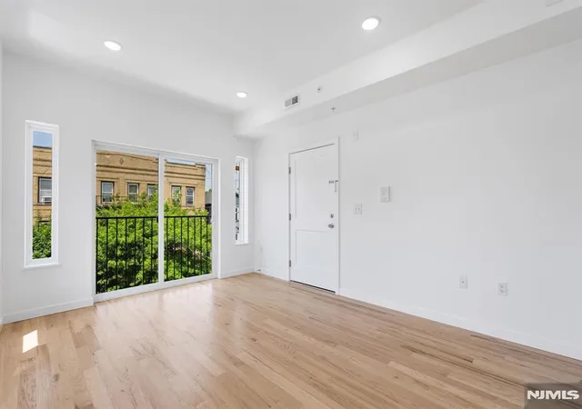Listing Photo 5 - Condo for sale in building located at 840 S 19th St, Newark, NJ 07108