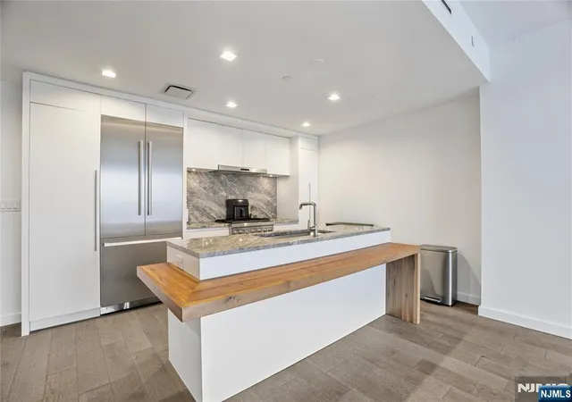 3rd image of 320 Adolphus Ave #911, Cliffside Park, NJ 07010 | MLS# 26019767