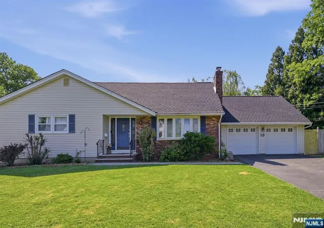 Homes for sale in Scotch Plains, NJ | 10 Happel Ct, Scotch Plains, NJ 07076 | MLS# 26019775