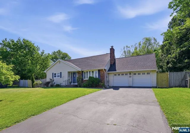 Homes for sale in Scotch Plains, NJ | 10 Happel Ct, Scotch Plains, NJ 07076 | MLS# 26019775