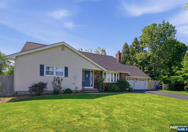Homes for sale in Scotch Plains, NJ | 10 Happel Ct, Scotch Plains, NJ 07076 | MLS# 26019775