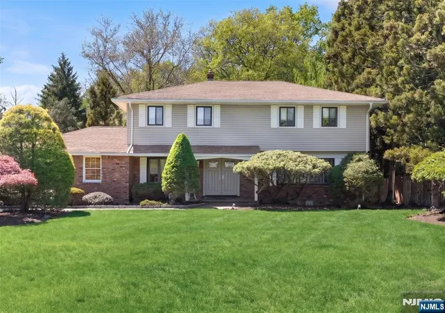 Homes for sale in Hillsdale, NJ | 25 Maria Dr, Hillsdale, NJ 07642 | MLS# 26019876
