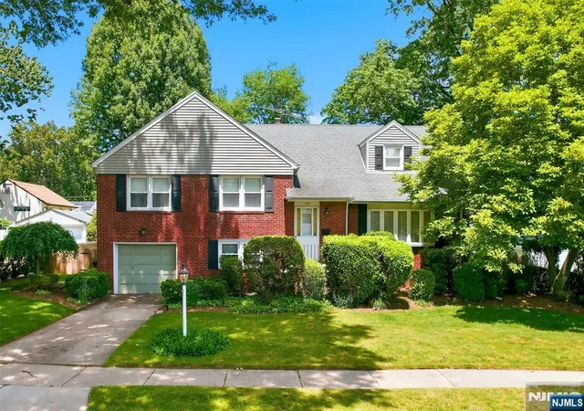 Homes for sale in Teaneck, NJ | 169 Hamilton Rd, Teaneck, NJ 07666 | MLS# 26019885