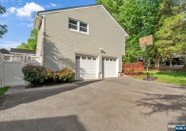 Photo 3 of Sale Pending at 31 Monhegan Ave, Wayne, NJ 07470 | MLS# 26019895 | Listing updated on 2026-07-08