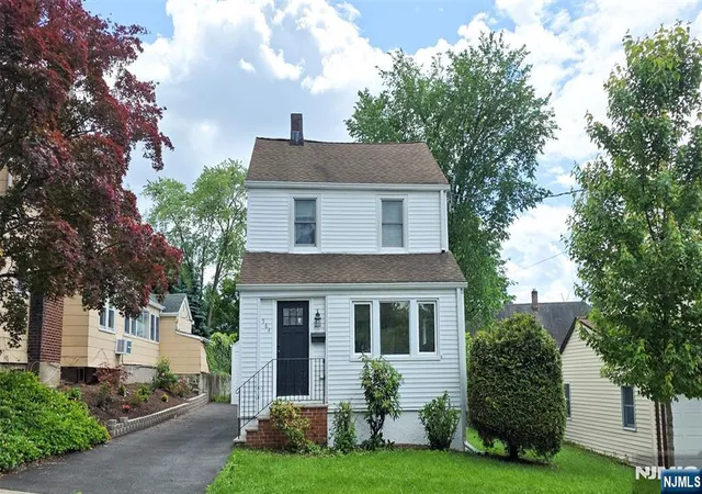 Homes for sale in Teaneck, NJ | 564 Maple Ave, Teaneck, NJ 07666 | MLS# 26019926