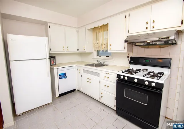 Homes for sale in Dumont, NJ | 53 Sunnyside Ave, Dumont, NJ 07628 | MLS# 26019931