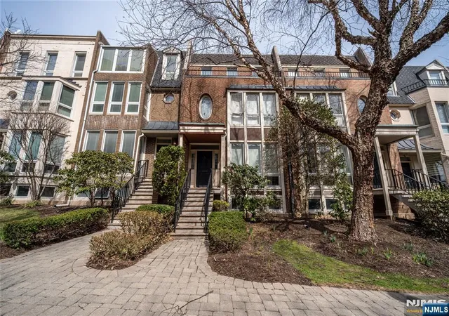 2nd image of 130 Kensington Dr, Fort Lee, NJ 07024 | MLS# 26020004