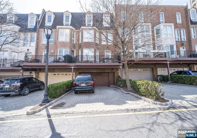 45th image of 130 Kensington Dr, Fort Lee, NJ 07024 | MLS# 26020004