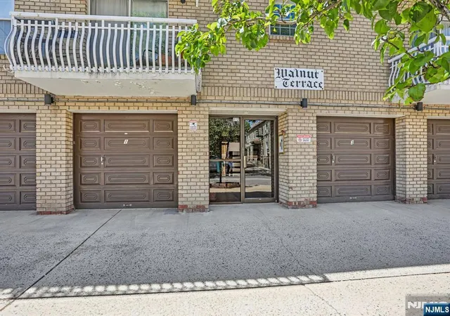 Homes for sale in Newark, NJ | 272 276 Walnut #6D, Newark, NJ 07105 | MLS# 26020017