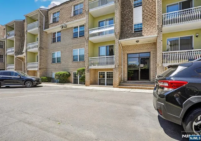 Homes for sale in Newark, NJ | 272 276 Walnut, Newark, NJ 07105 | Houzeo