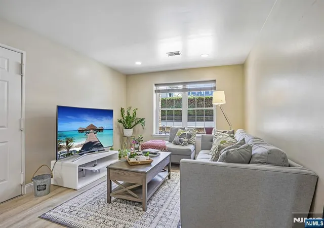 4th image of 272-276 Walnut #6D, Newark, NJ 07105 | MLS# 26020017