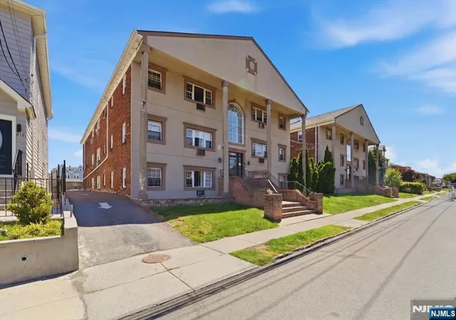 Homes for sale in Elizabeth, NJ | 816 W Grand St #3B, Elizabeth, NJ 07202 | MLS# 26020032