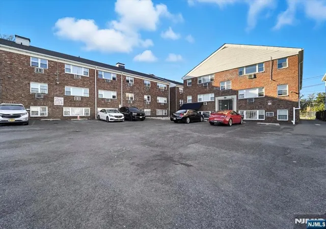Homes for sale in Elizabeth, NJ | 816 W Grand St #3B, Elizabeth, NJ 07202 | MLS# 26020032