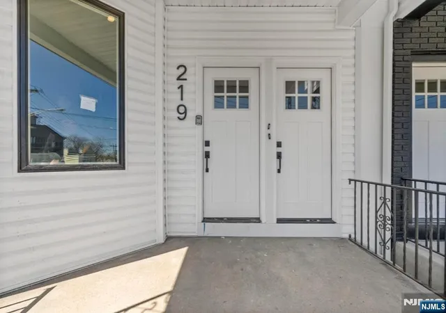 2nd image of 219 Clerk St, Jersey City, NJ 07305