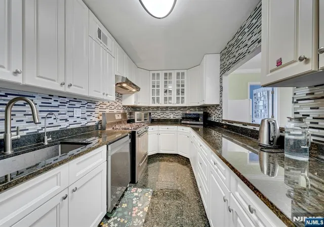 2nd image of 2000 Linwood Ave #16J, Fort Lee, NJ 07024 | MLS# 26020078