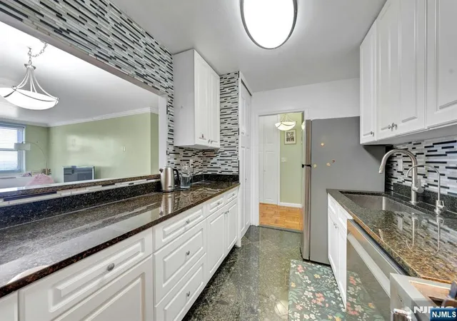 4th image of 2000 Linwood Ave #16J, Fort Lee, NJ 07024 | MLS# 26020078
