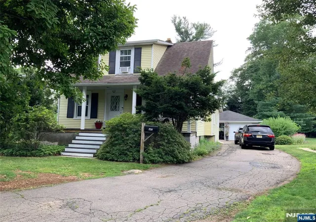 Homes for sale in Wyckoff, NJ | 210 Franklin Ave, Wyckoff, NJ 07481 | MLS# 26020111