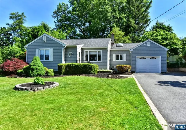 2nd image of 11 Mountain Ridge Dr, Wayne, NJ 07470 | MLS# 26020134