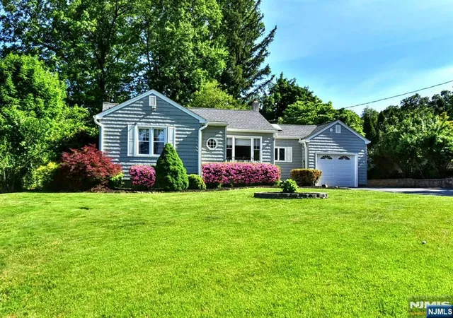 4th image of 11 Mountain Ridge Dr, Wayne, NJ 07470 | MLS# 26020134
