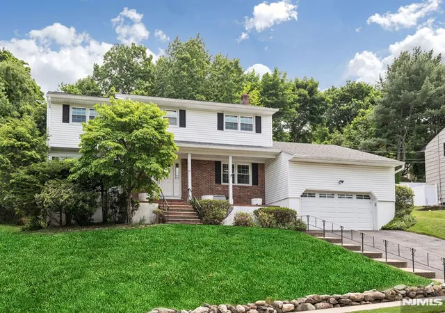 Homes for sale in Wanaque, NJ | 37 Wolfe Dr, Wanaque, NJ 07465 | MLS# 26020148