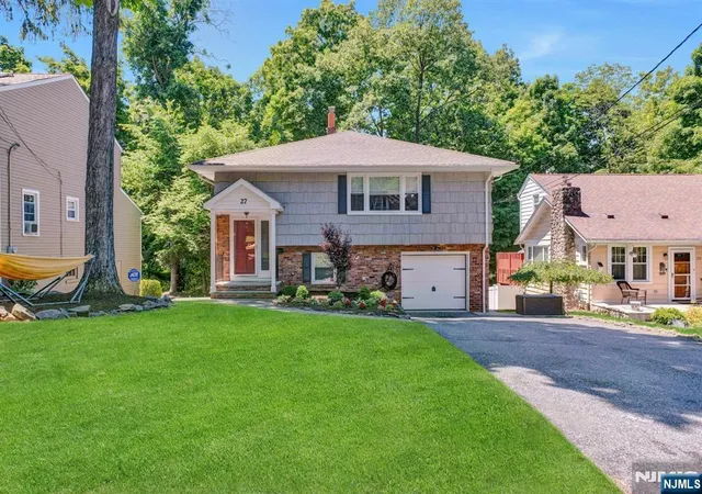Photo 2 of Single family home for sale at 27 Shady Ter, Wayne, NJ 07470 | MLS# 26020183 | Listing updated on 2026-09-19