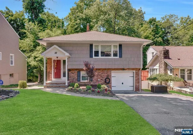 Photo 3 of Single family home for sale at 27 Shady Ter, Wayne, NJ 07470 | MLS# 26020183 | Listing updated on 2026-10-04